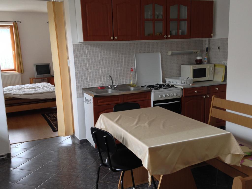 Petra Apartmanok Velem Chambre photo